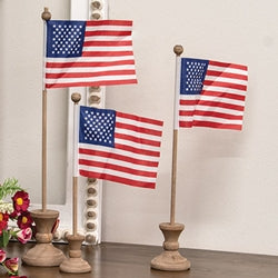 3/Set - Pedestals with Flags